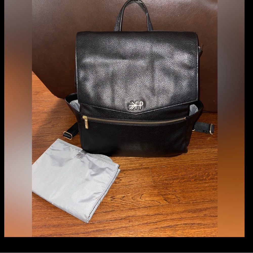 Freshly Picked Ebony Classic Diaper Bag

With changing pad
